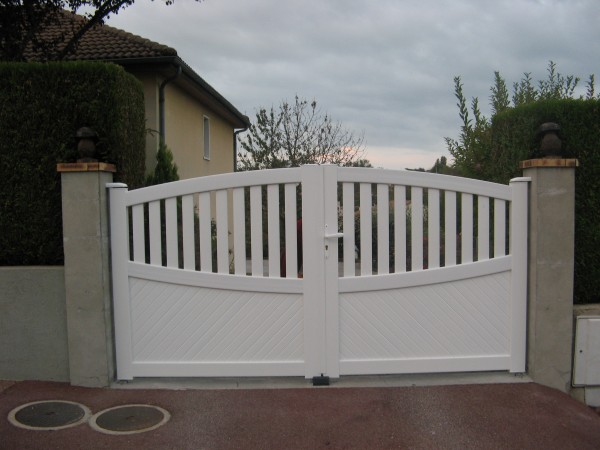 Portail 2 vantaux PVC