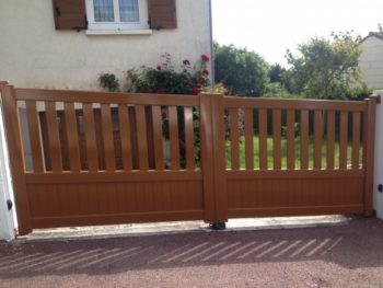 portail Aluminium avec traverse suivant pente