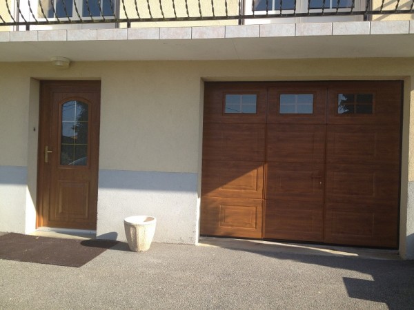 Installation de Porte de garage et de porte d'entrée Chêne doré, à Saint Yrieix la Perche