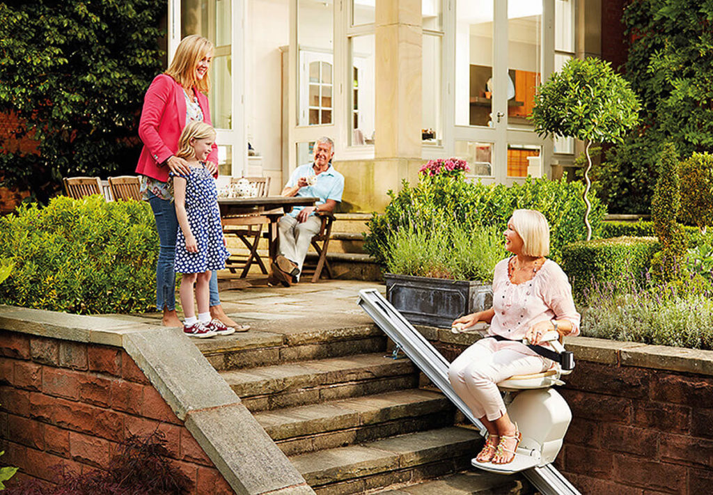 Accessibilité jardin avec un monte escalier extérieur